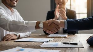 Lire la suite à propos de l’article Contrat de partenariat commercial : comment le rédiger ?